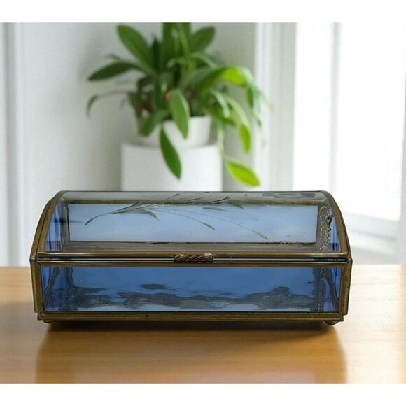 Vintage Via Vermont Etched Blue Glass Trinket Box With Mirrored Bottom - Picture 2 of 13